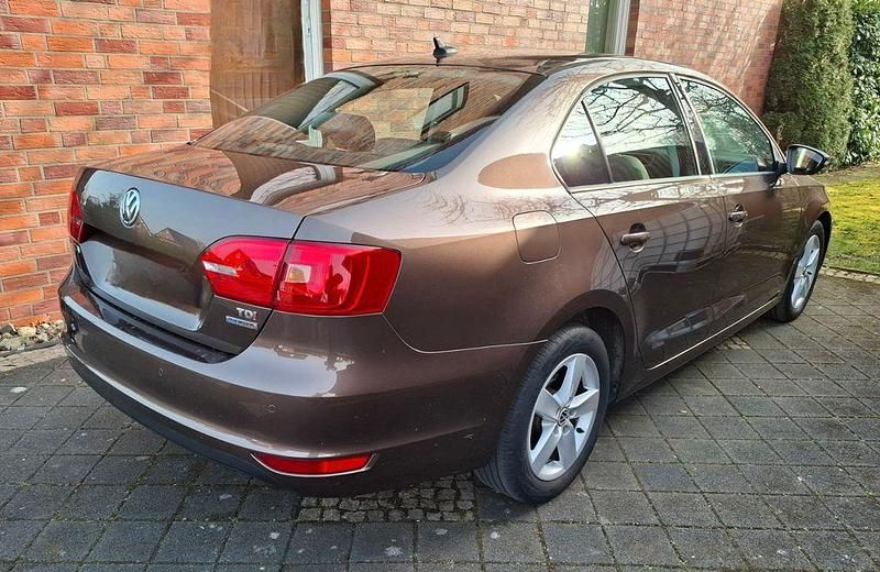 Gebraucht VW Jetta Comfortline 105 PS (77 kW) 2011 Braun Limousine