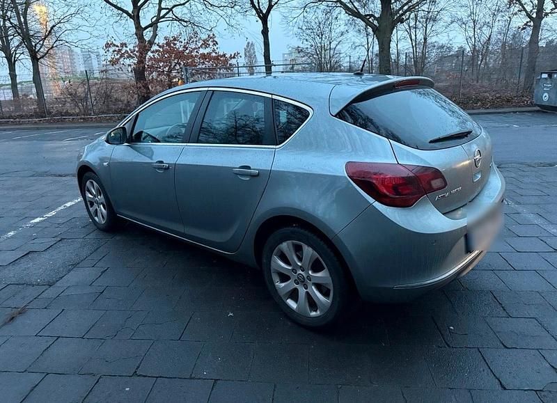 Gebraucht Opel Astra 130 PS (95 kW) 2013 Grau Limousine