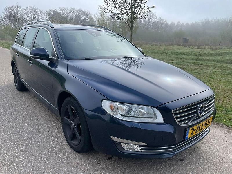 Gebraucht Volvo V70 Summum 181 PS (133 kW) 2015 Kombi