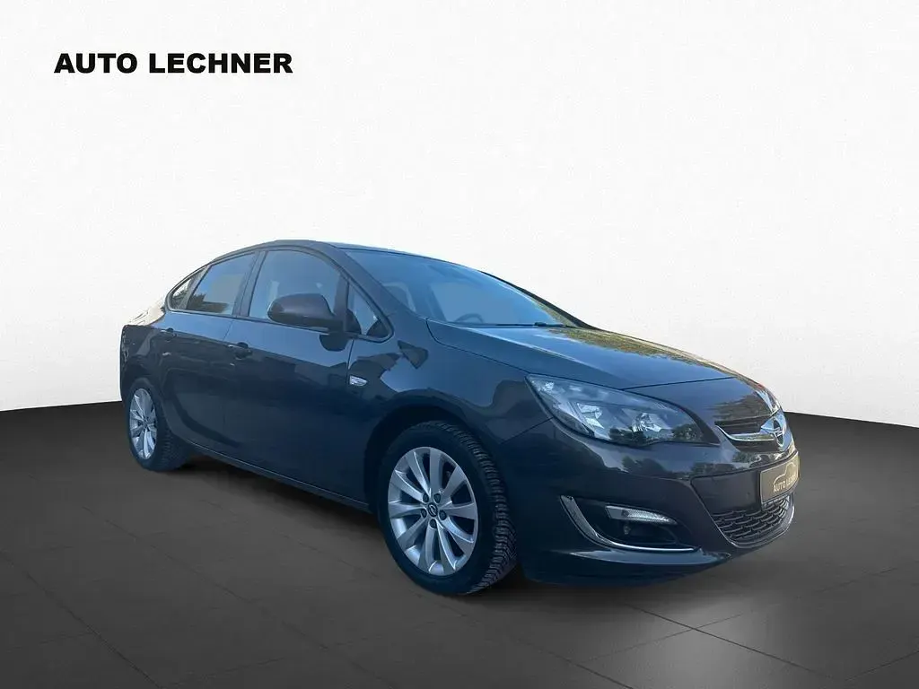 Gebraucht Opel Astra 140 PS (102 kW) 2013 Grau Limousine