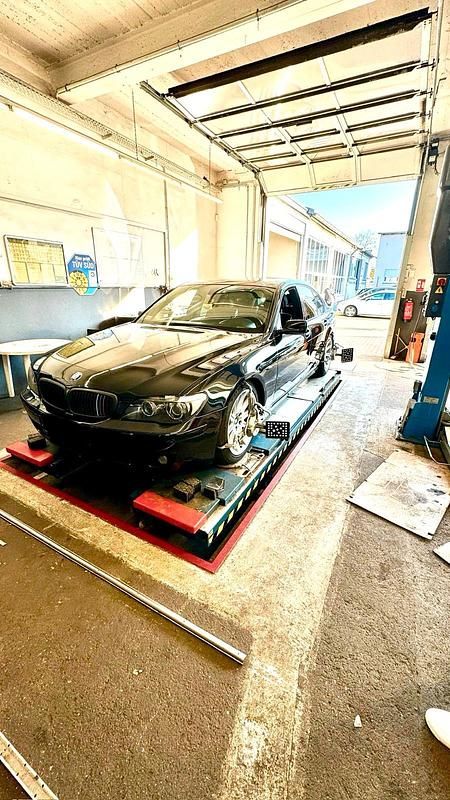Schwarz Gebraucht 2006 BMW 730 Comfort Edition Limousine | 13.000 € - Bild 1/4