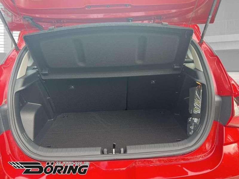 Neu Hyundai i20 Trend 101 PS (74 kW) 2025 Dragon red / met (rot) Limousine