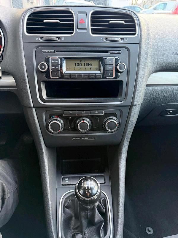 Gebraucht VW Golf VI 95 PS (69 kW) 2010 Schwarz Kleinwagen