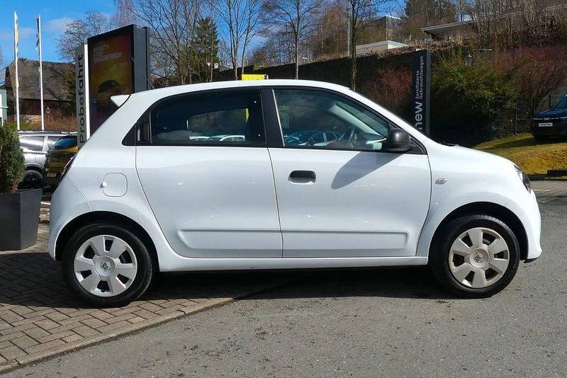 Gebraucht Renault Twingo Life 69 PS (50 kW) 2017 Weiß Kleinwagen