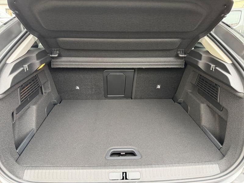 Uusi Citroën C4 131 HP (96 kW) 2025 Harmaa Katumaasturi