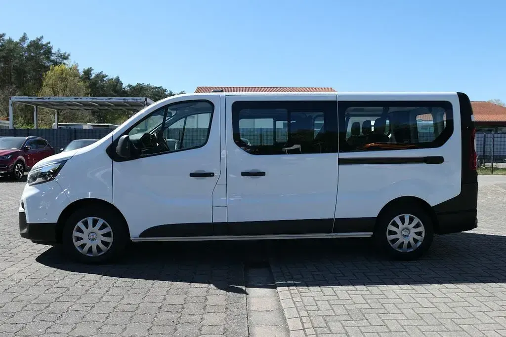 Second-hand Nissan Primastar Tekna 150 CP (110 kW) 2023 Alb Monovolum