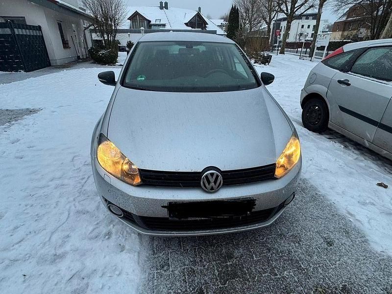 Gebraucht VW Golf VII Match 105 PS (77 kW) 2012 Silber Limousine