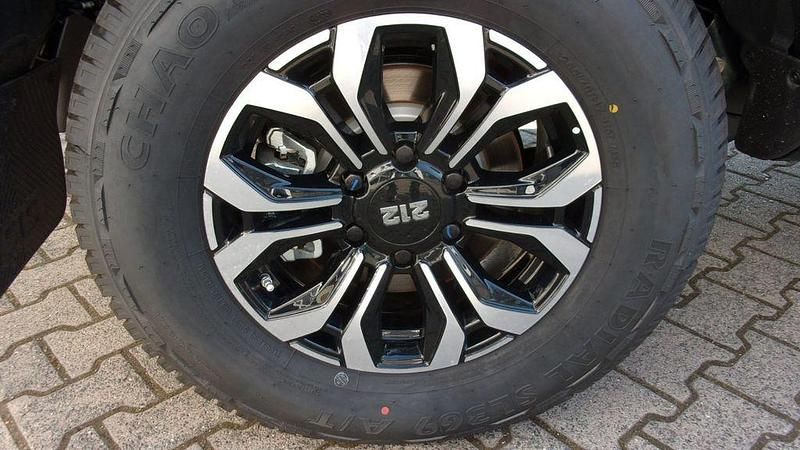 Neu BAW 212 166 PS (122 kW) 2026 Schwarz SUV