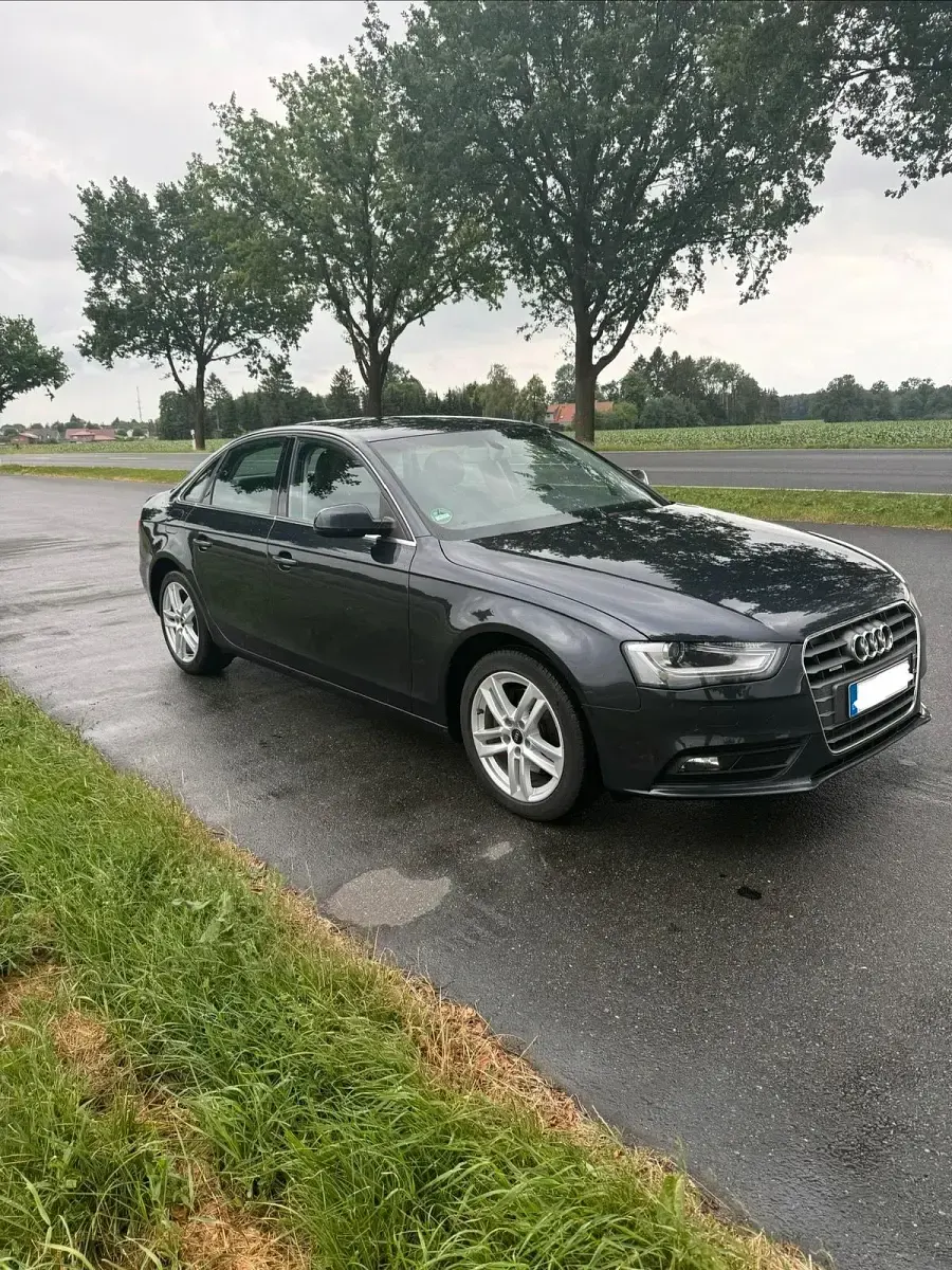 Gebraucht Audi A4 177 PS (130 kW) 2013 Blau Limousine