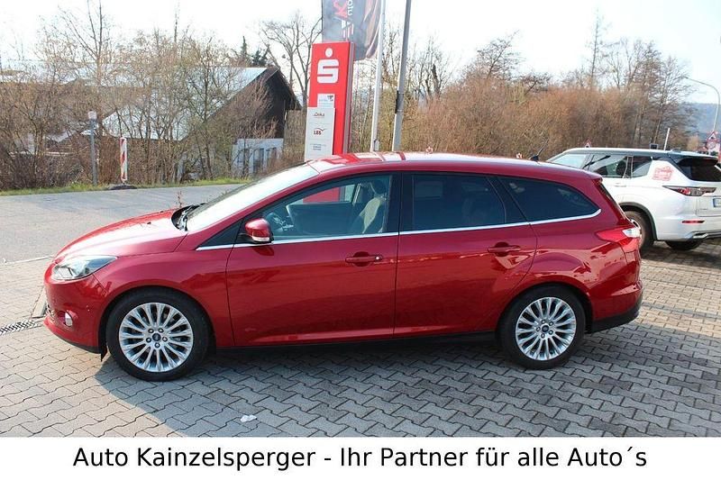 Brugt Ford Focus Titanium 150 HK (110 kW) 2011 Rød Sedan