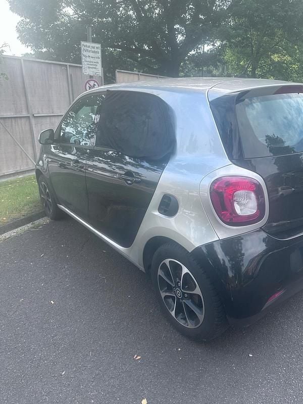 Schwarz Gebraucht 2015 Smart ForFour Kleinwagen | 6.800 € - Bild 1/4