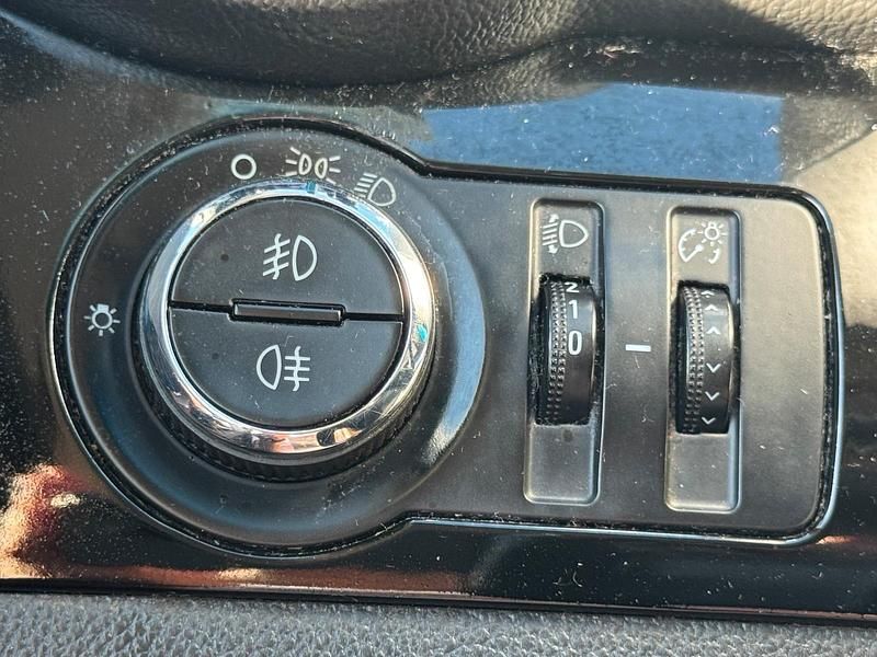 Gebraucht Chevrolet Orlando 141 PS (103 kW) 2011 Silber Van / Kleinbus