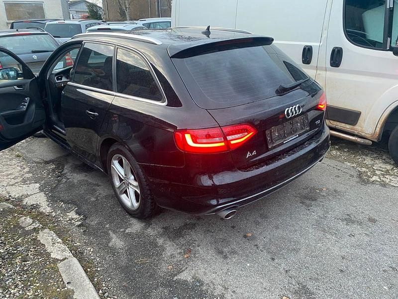 Gebraucht Audi A4 Attraction 204 PS (150 kW) 2014 Schwarz Limousine