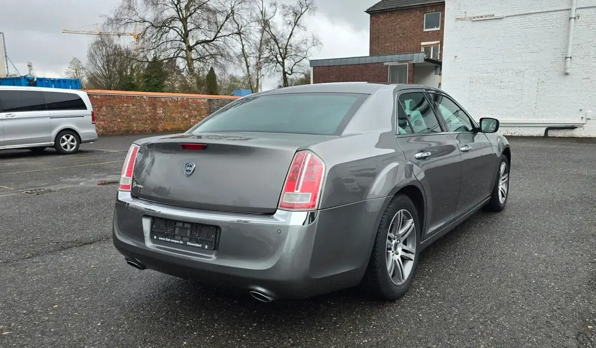 Usata Lancia Thema Platinum 190 CV (139 kW) 2013 Grigio Berlina