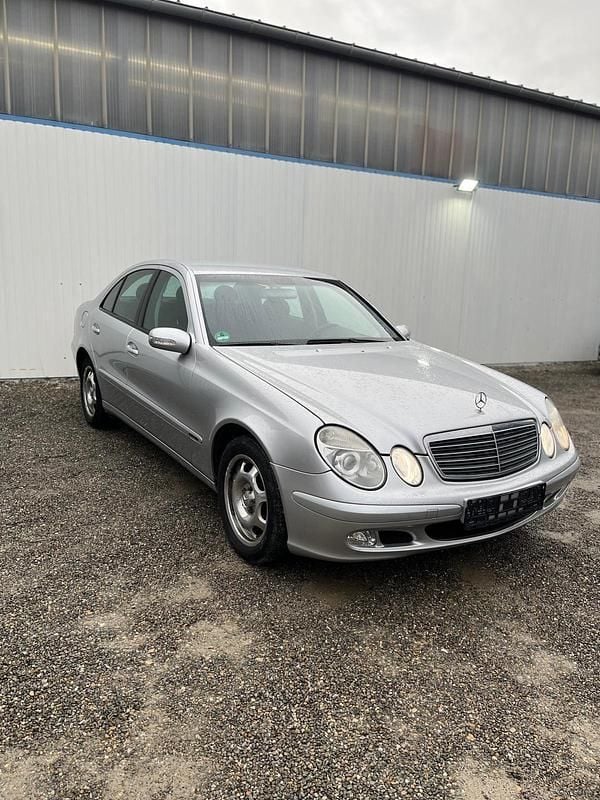 Gebraucht Mercedes E240 177 PS (130 kW) 2004 Silber Limousine