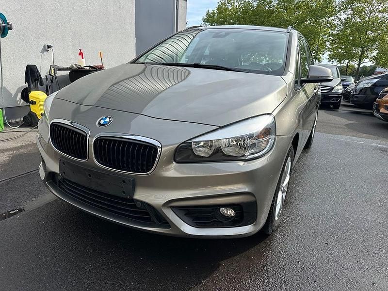 Silber Gebraucht 2017 BMW 218 Advantage Kombi | 14.900 € (Fairer Preis) - Bild 1/4