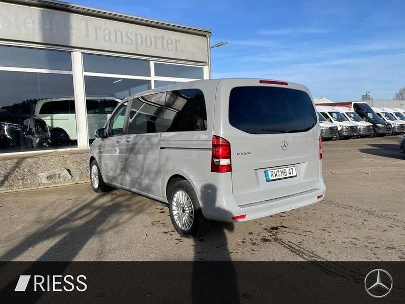 Gebraucht Mercedes V250 190 PS (139 kW) 2025 Alpingrau Van / Kleinbus