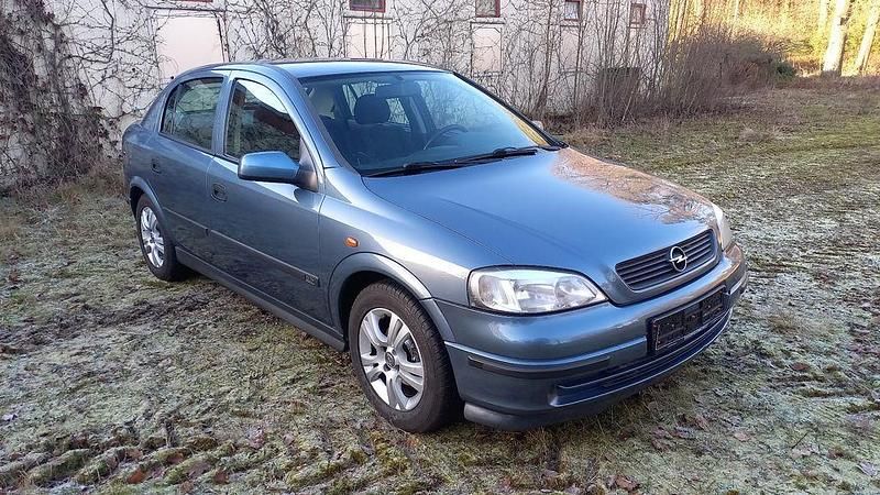 Blau Gebraucht 1998 Opel Astra Club Limousine | 2.800 € - Bild 1/4