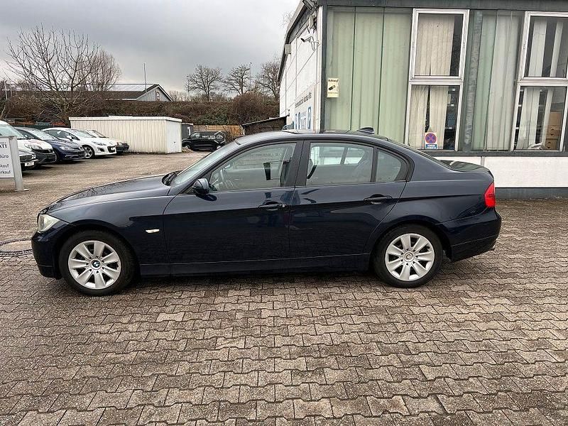 Gebraucht BMW 318 143 PS (105 kW) 2007 Monacoblau metallic Limousine