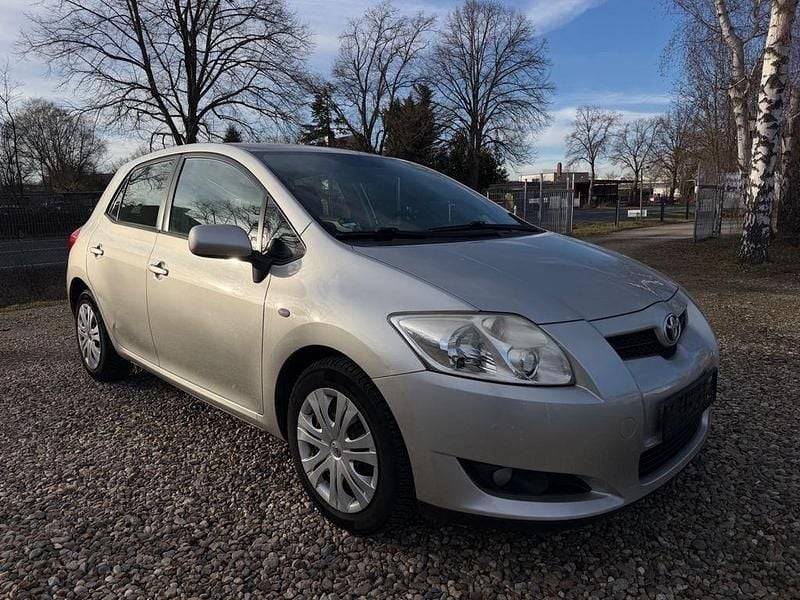 Gebraucht Toyota Auris 124 PS (91 kW) 2009 Silber Kleinwagen