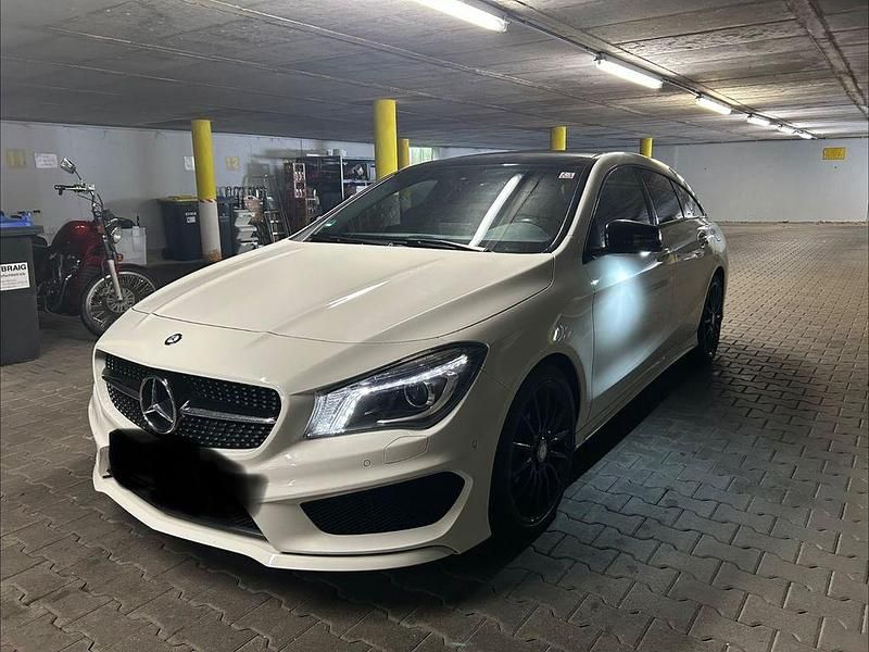 Gebraucht Mercedes CLA200 Shooting Brake AMG line 156 PS (114 kW) 2015 Weiß Kombi