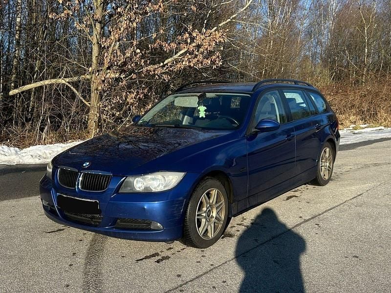 Blau Gebraucht 2007 BMW 318 Kombi | 2.750 € (Fairer Preis) - Bild 1/4