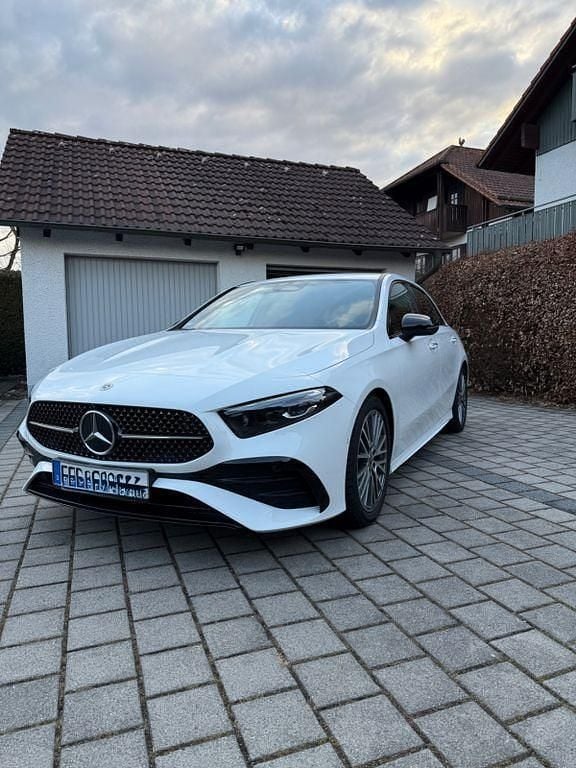 Gebraucht Mercedes A220 Advanced Plus 190 PS (139 kW) 2024 Weiß Limousine