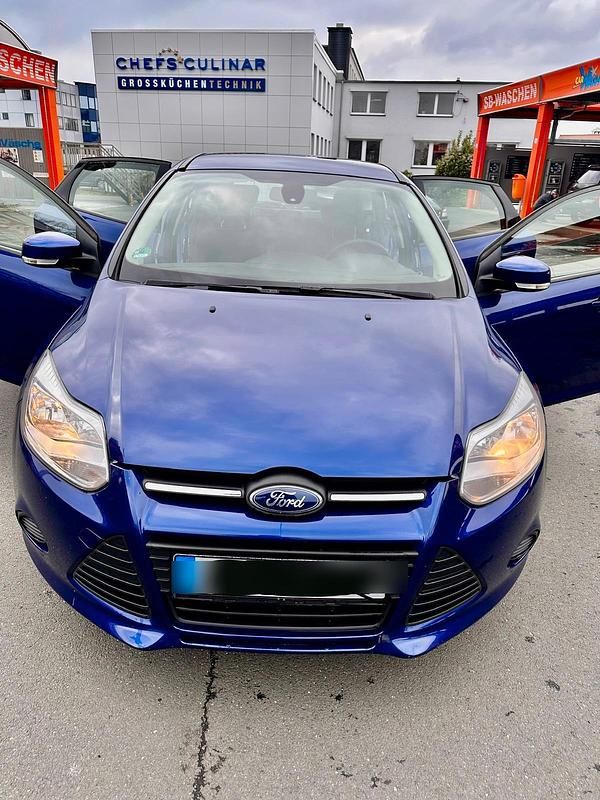Gebraucht Ford Focus 95 PS (69 kW) 2014 Blau Limousine