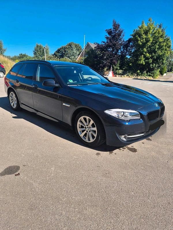Blau Gebraucht 2013 BMW 520 Kombi | 9.499 € (Fairer Preis) - Bild 1/4