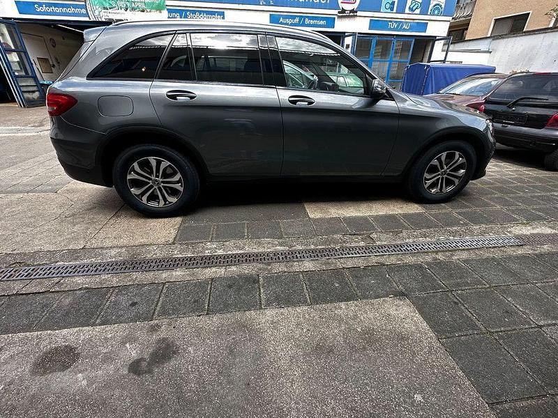 Gebraucht Mercedes GLC220 170 PS (125 kW) 2018 Grau SUV