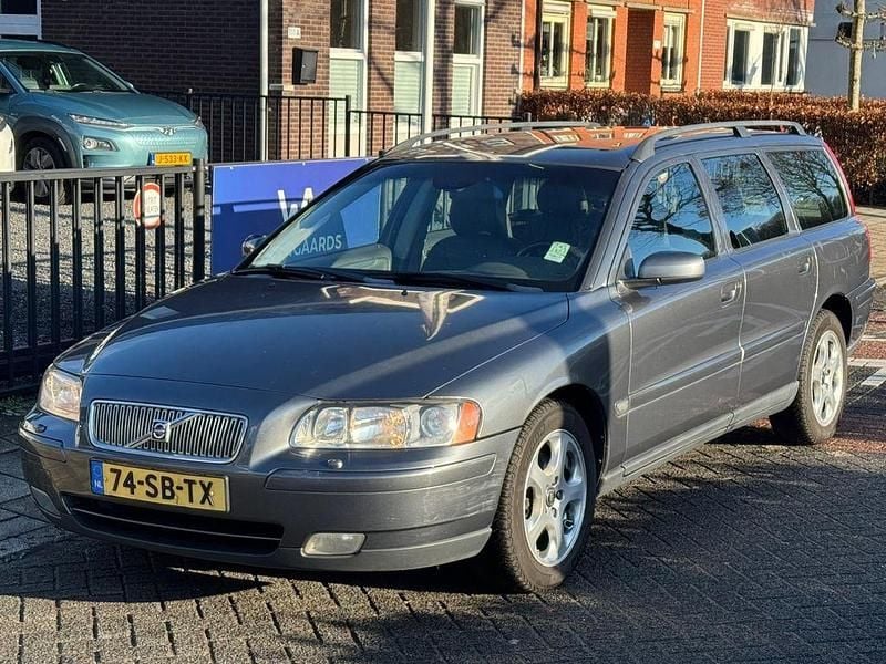 Grau Gebraucht 2005 Volvo V70 Momentum Kombi | 1.150 € (Guter Preis) - Bild 1/4