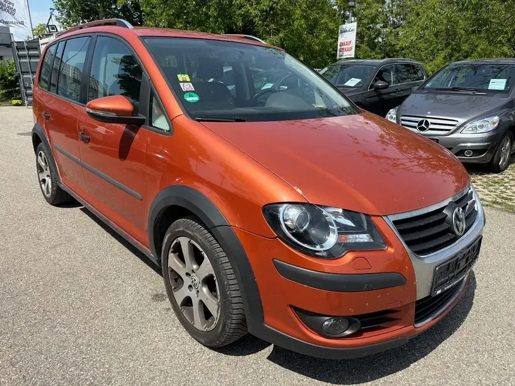 Gebraucht VW Touran Cross 140 PS (102 kW) 2010 Rot Van / Kleinbus