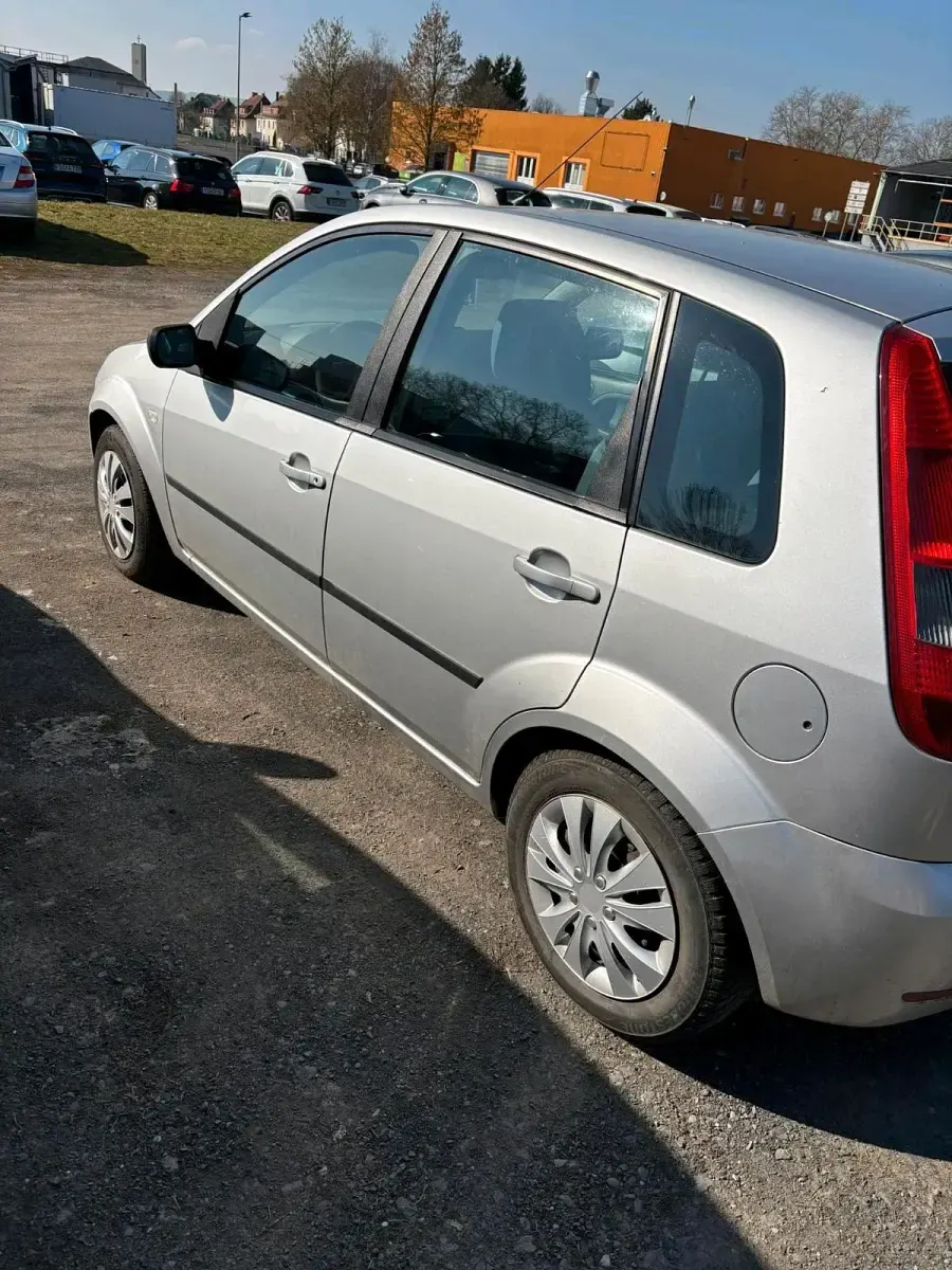 Używany Ford Fiesta 80 KM (58 kW) 2005 Srebrny Hatchback