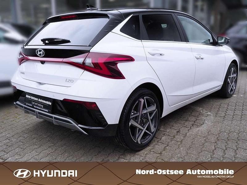 Gebraucht Hyundai i20 Prime 101 PS (74 kW) 2026 Atlas white/ phantom black Limousine