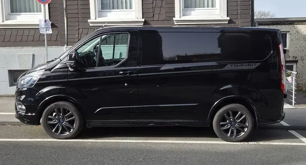 Second-hand Ford Transit Custom Sport 170 CP (125 kW) 2017 Negru Monovolum