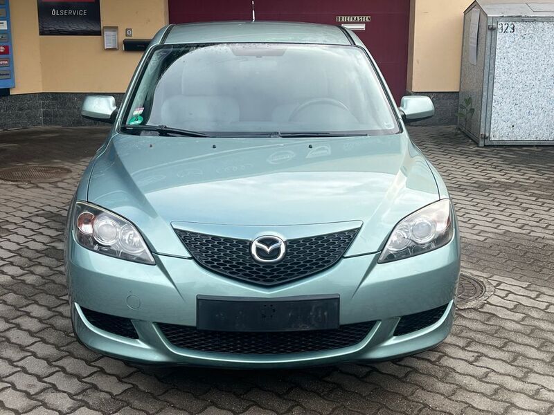 Grün Gebraucht 2004 Mazda 3 Comfort Limousine | 2.300 € (Fairer Preis) - Bild 1/4