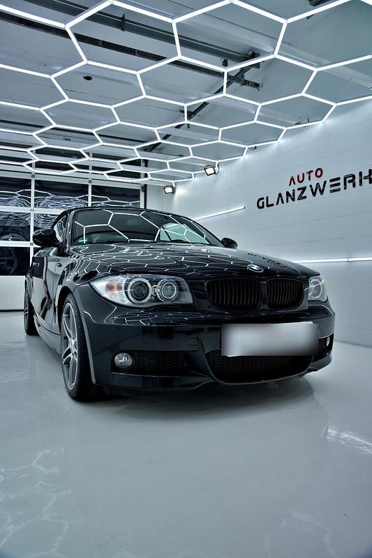 Schwarz Gebraucht 2011 BMW 118 Cabriolet M Sport Cabrio | 12.000 € (Teuer) - Bild 1/4