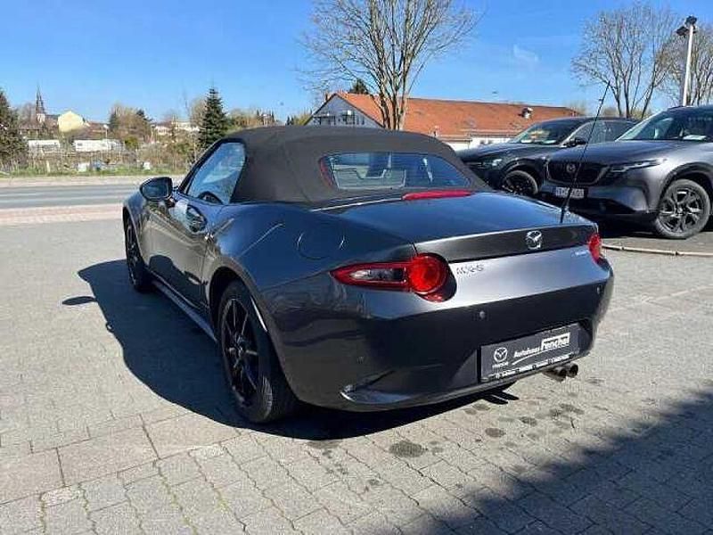 Gebraucht Mazda MX5 Ad'Vantage 132 PS (97 kW) 2022 Machine grey (metallic) Cabrio