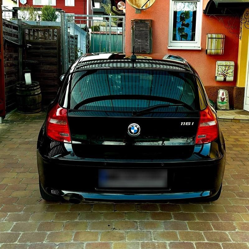 Gebraucht BMW 116 122 PS (89 kW) 2008 Schwarz Kleinwagen