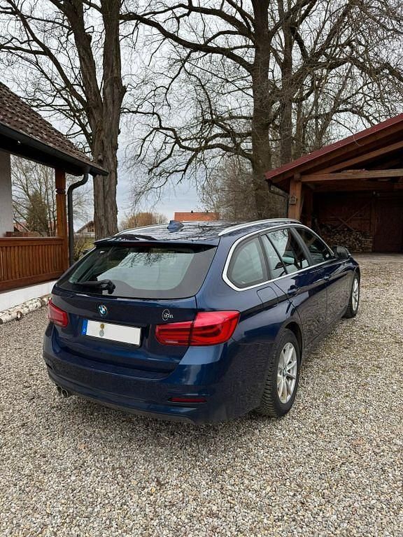 Gebraucht BMW 320 Sport Line 190 PS (139 kW) 2017 Blau Kombi