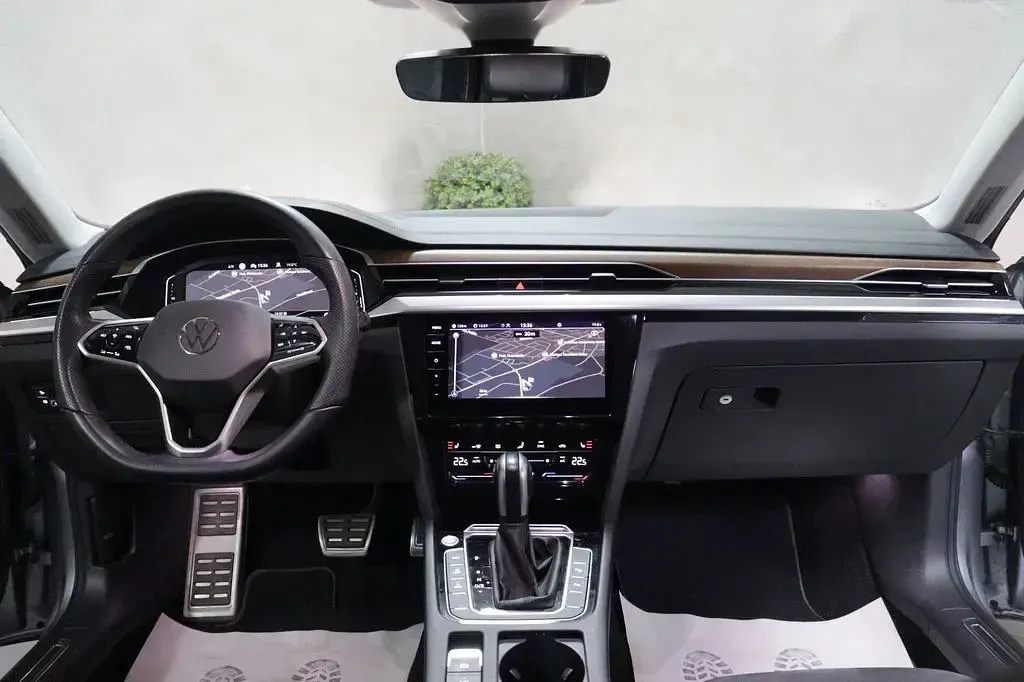 Gebraucht VW Arteon Elegance 218 PS (160 kW) 2022 Pyritsilber metallic Kombi