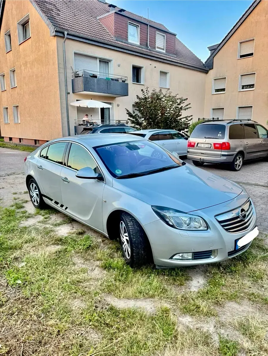 Gebraucht Opel Insignia 160 PS (117 kW) 2011 Silber Limousine