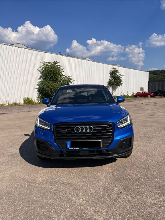 Blau Gebraucht 2017 Audi Q2 Sport SUV | 22.999 € (Teuer) - Bild 1/4