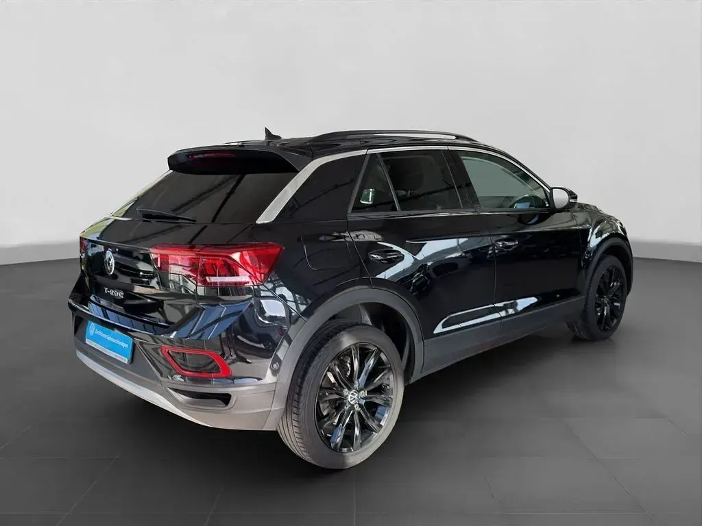 Second-hand VW T-Roc Life 110 CP (80 kW) 2023 Negru SUV
