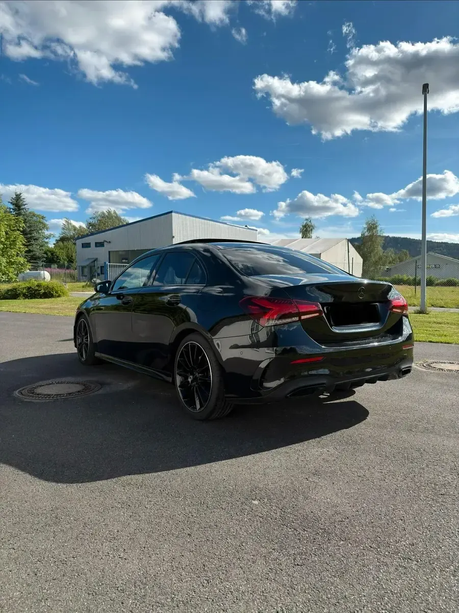 Gebraucht Mercedes A200 AMG line 163 PS (119 kW) 2021 Schwarz Limousine