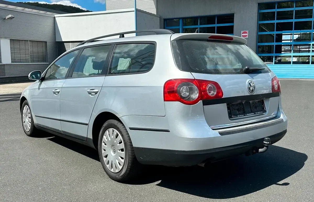Gebraucht VW Passat 102 PS (75 kW) 2005 Silber Kombi