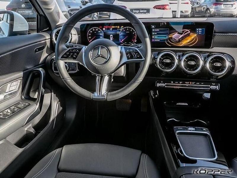 Gebraucht Mercedes A200 Advanced 163 PS (119 kW) 2024 Weiß Limousine