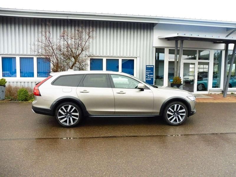 Gebraucht Volvo V90 CC Pro 197 PS (144 kW) 2020 Pebble grey / metallic Kombi