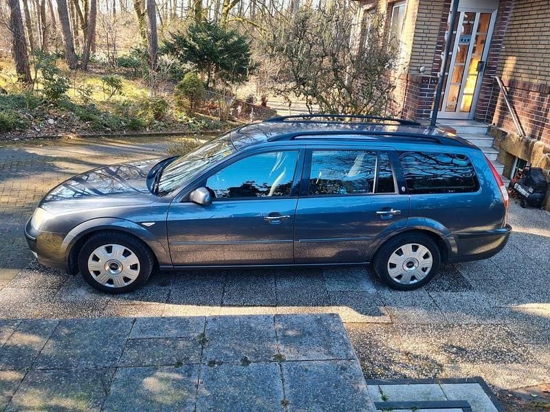 Gebraucht Ford Mondeo Ghia 145 PS (106 kW) 2003 Grau Kombi