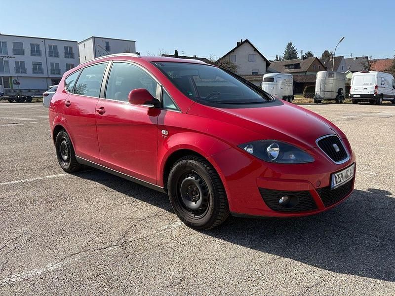 Gebraucht Seat Altea XL Ecomotive 105 PS (77 kW) 2011 Rot Van / Kleinbus